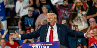 I dont know who this is speaking at a rally