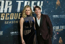 Two celebrities posing on the red carpet at a Star Trek Discovery event