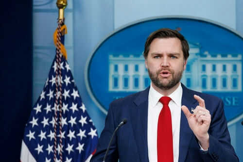 jd-vance2586171987 Man speaking at podium with US flag behind