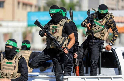 hamas-soldier2180614397jpg Masked men with firearms standing on a vehicle