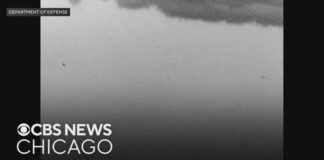 Pentagon releases new batch of UFO files: "Did you see that?"