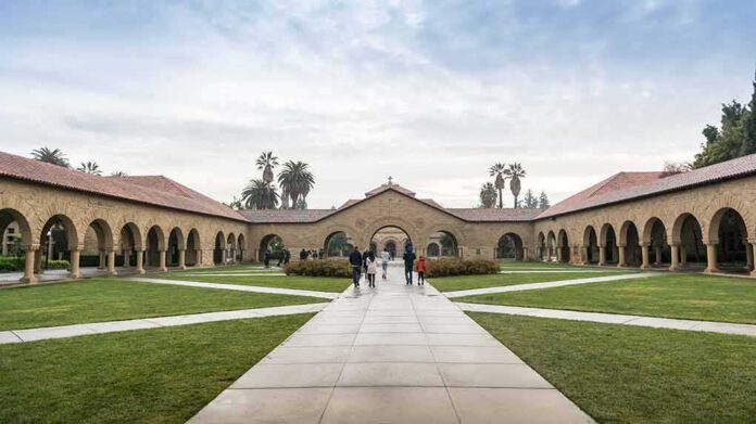shutterstock_1110095648 Courtyard with stone arcades and palm trees at a university campus