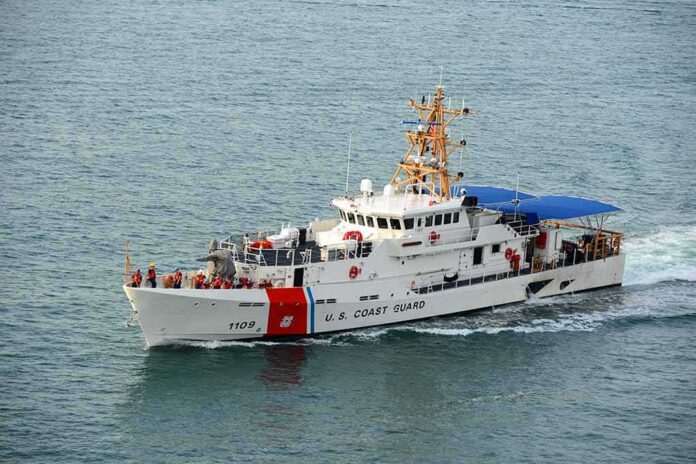 shutterstock_419363122 U.S. Coast Guard patrol boat cruising at sea